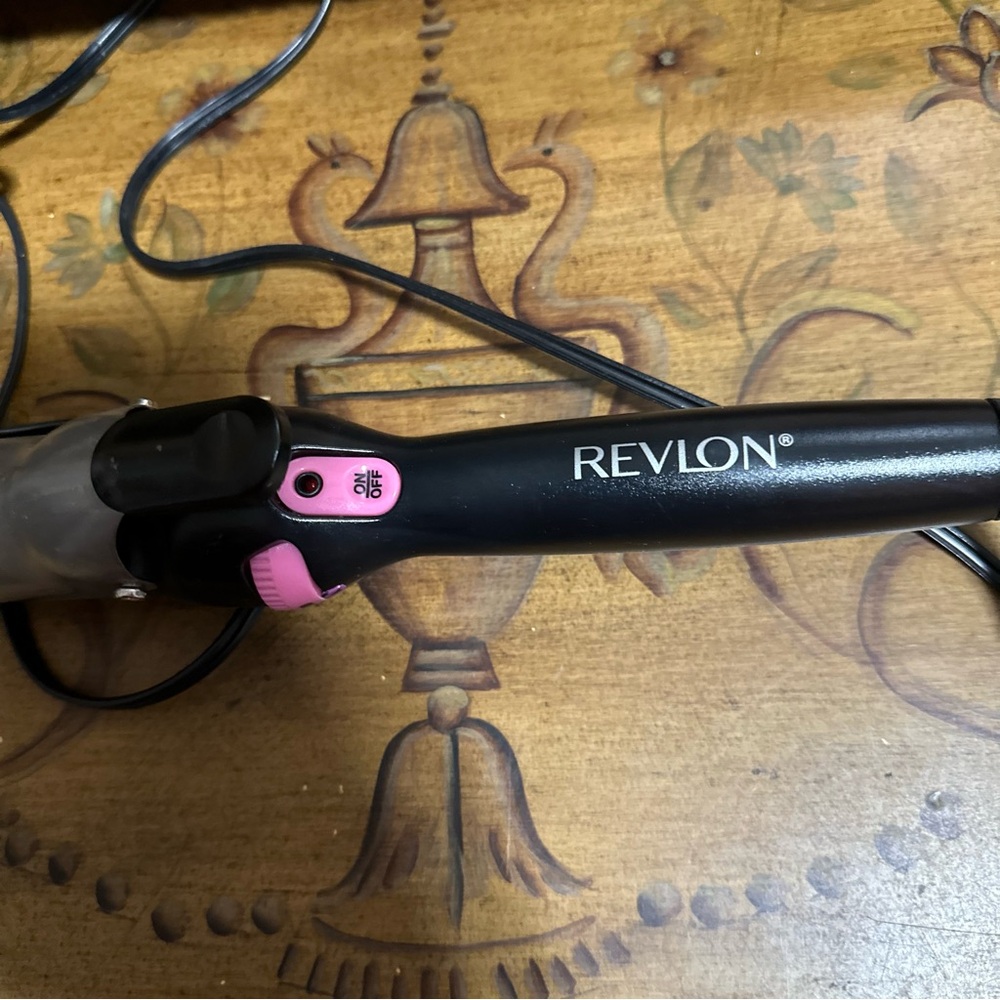 Revlon RV050 1.5" Curling Iron Black / Pink Adjustable Heat - Very Clean Tested - Picture 4 of 16